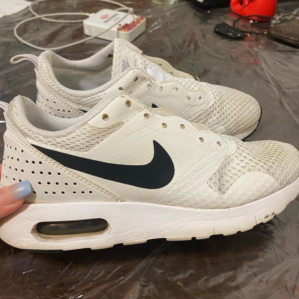 Used Nike Air Max Tavas